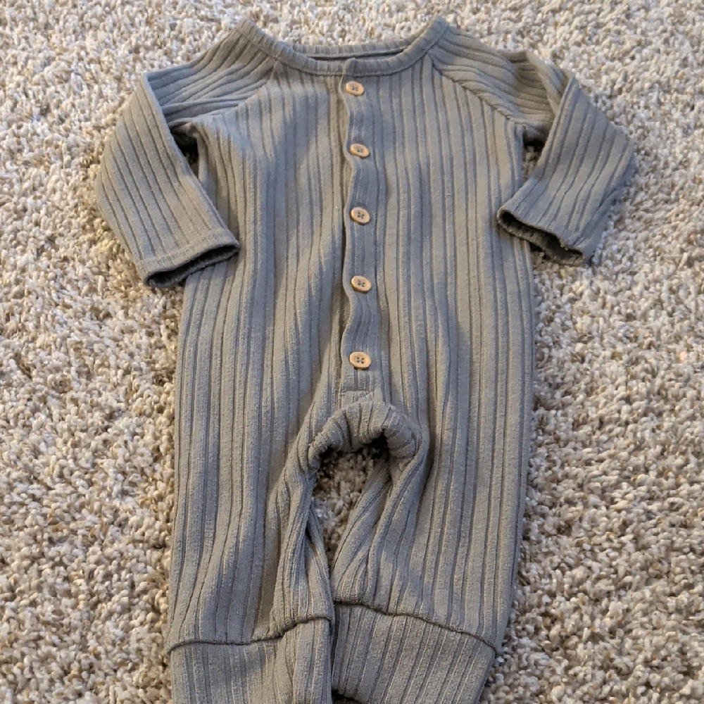 6/$35 Grayson  Collective Gray Ribbed Kids Footie Size 6/9 Months